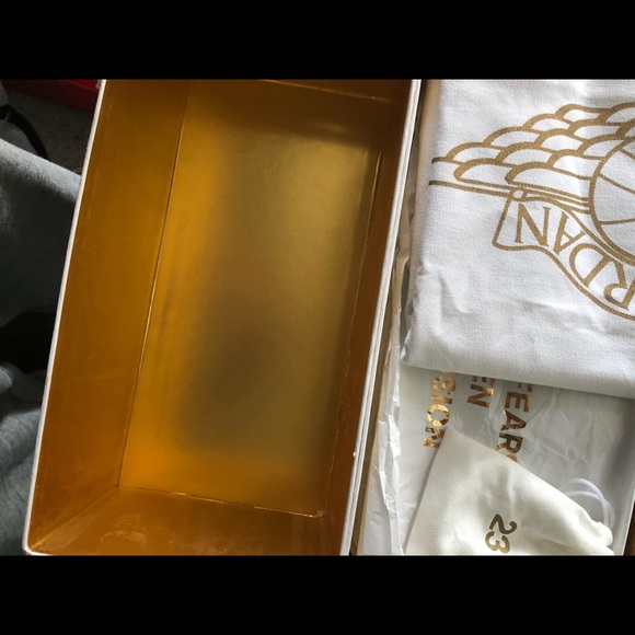 Air Jordan Retro 1 - Picture 1 of 6